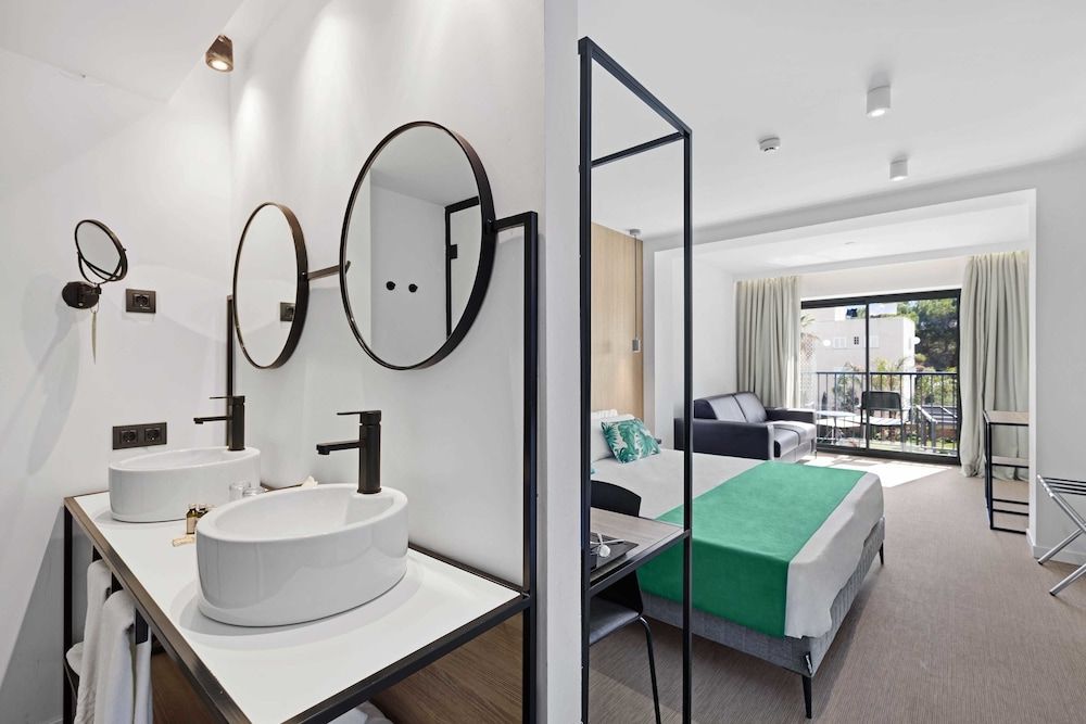 Paradiso Garden Hotel Junior Suite, Balcony (2 Adults + 1 Child) 6