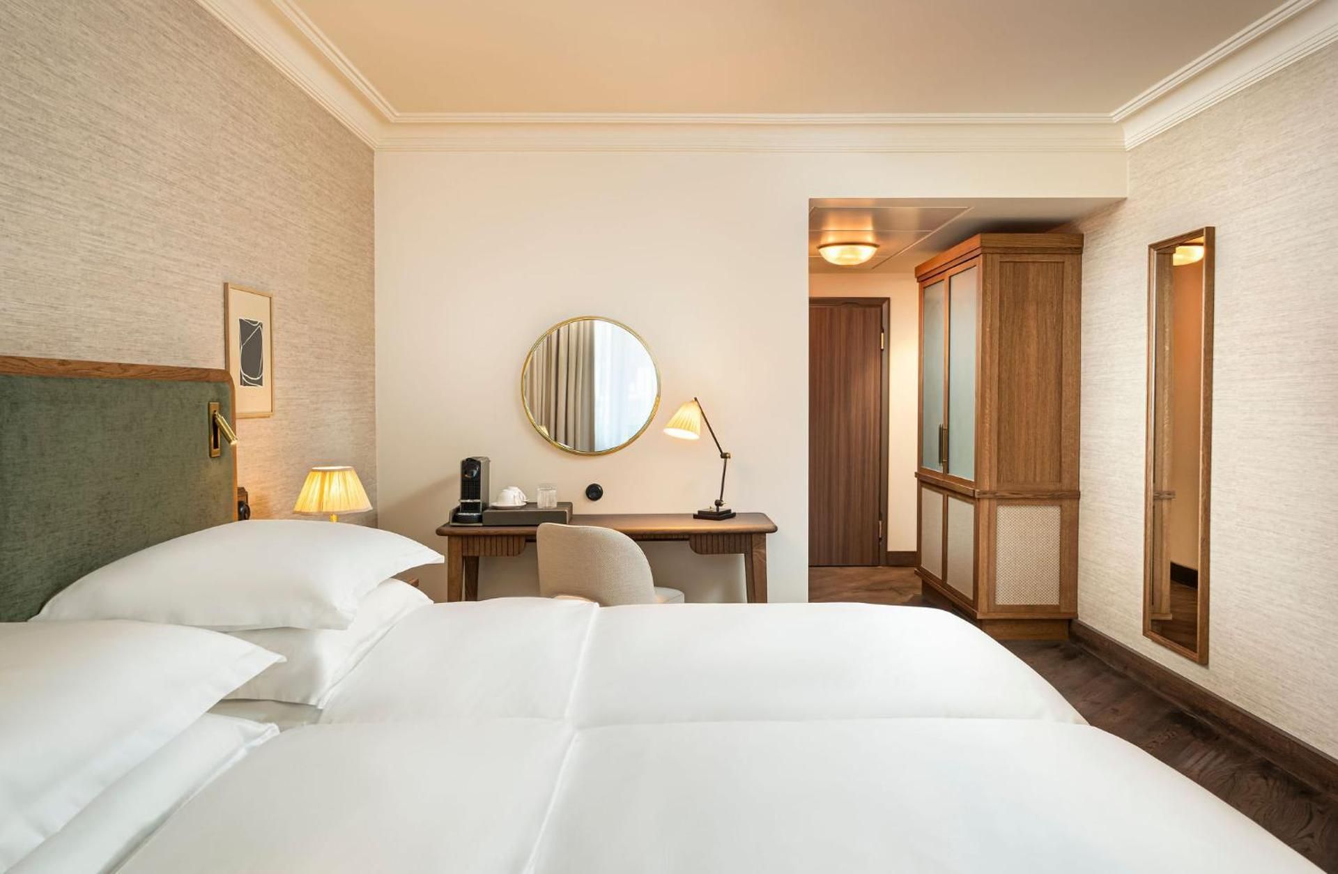 2 Twin Beds