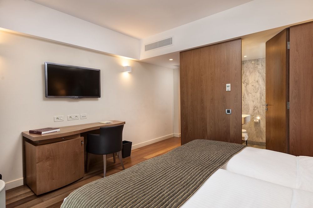 Samaria Hotel Standard Room 3