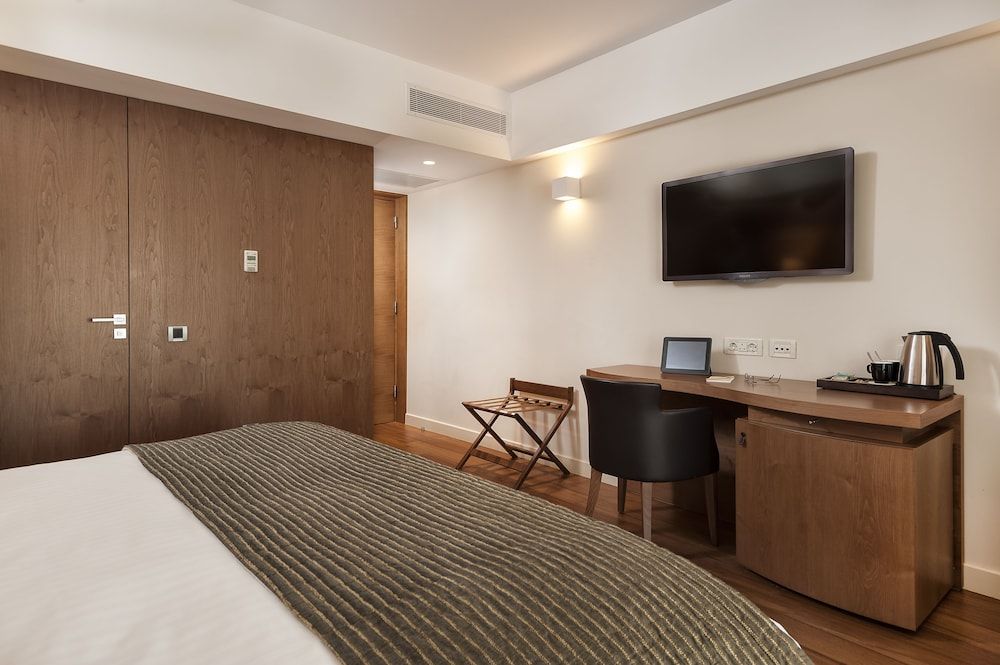 Samaria Hotel Premium Room 8