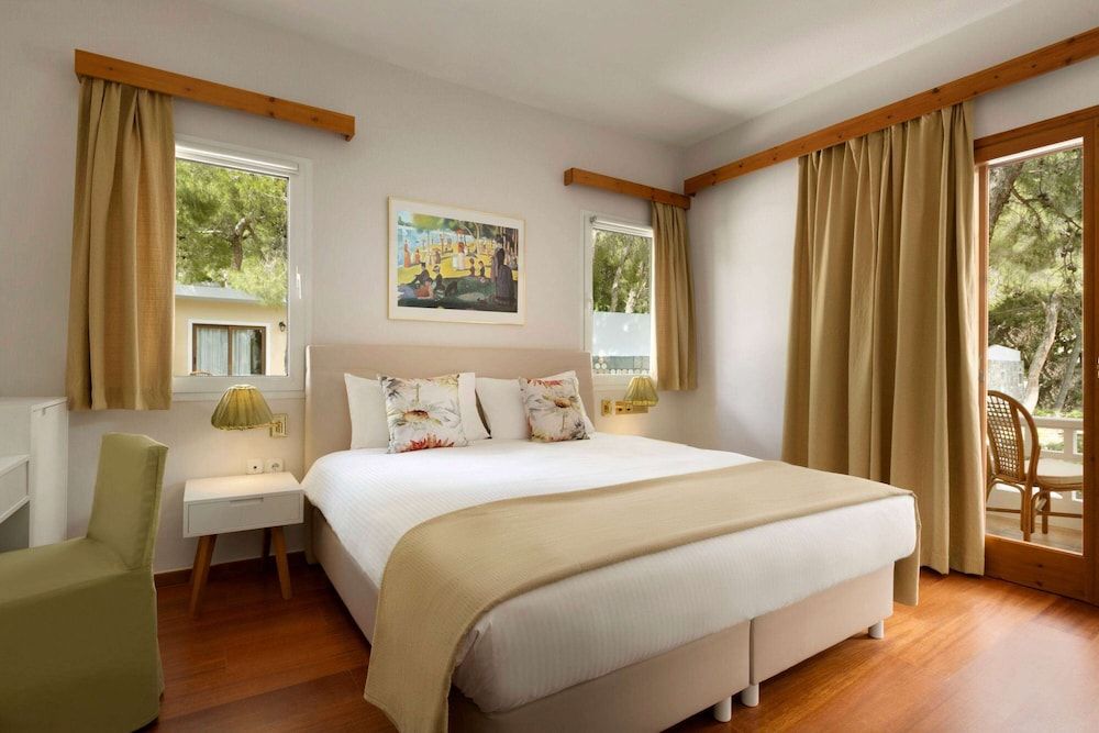 Executive Suite, 1 Bedroom, Garden View (Junior)