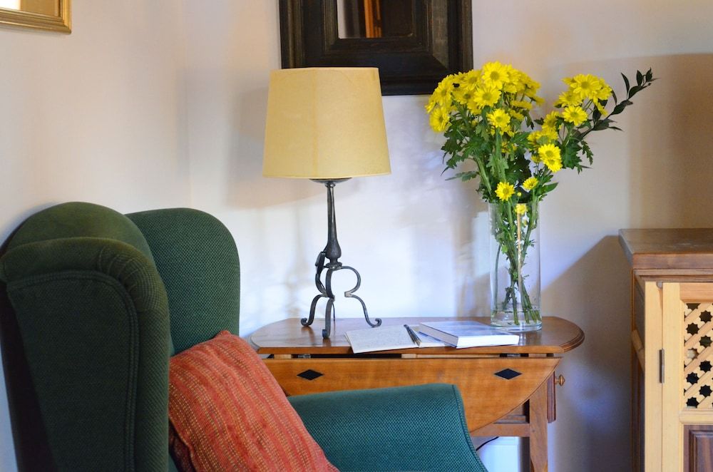 Santa Isabel la Real Hotel Classic Double or Twin Room, Courtyard View 4