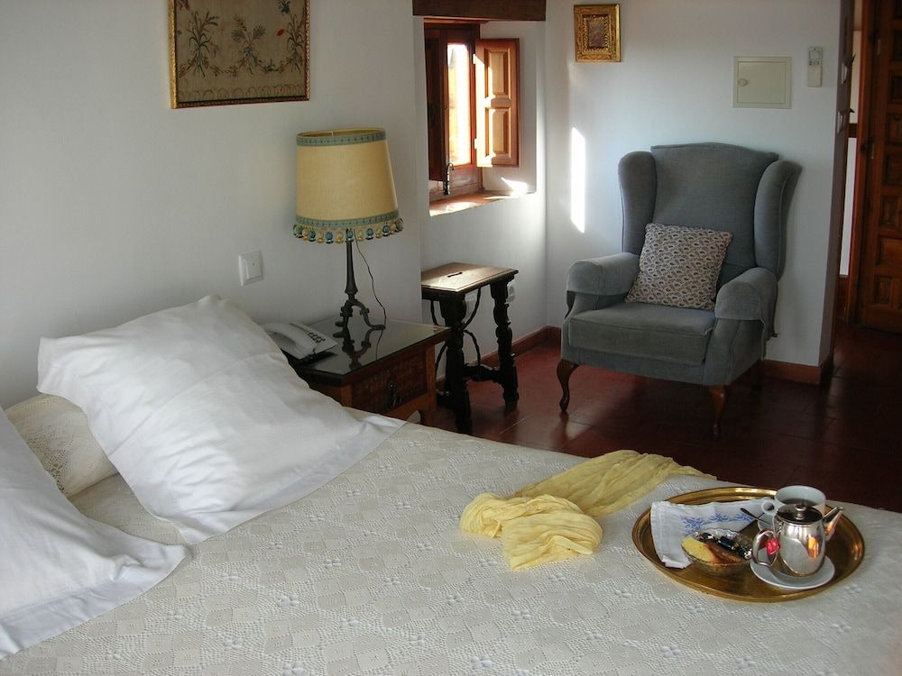 Santa Isabel la Real Hotel Deluxe Double or Twin Room (Alhambra View) 4