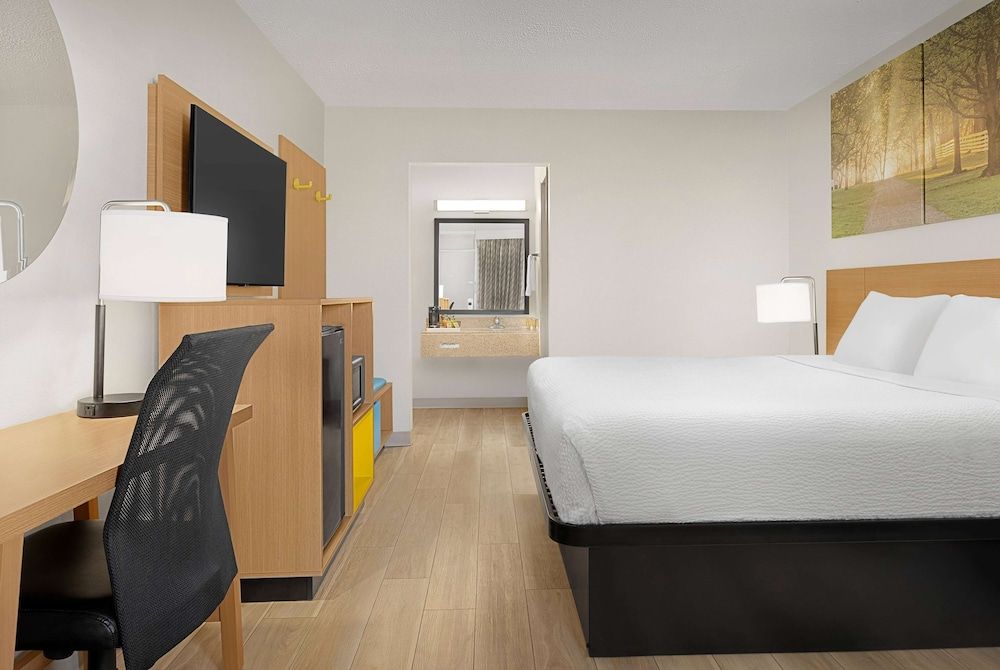 Room, 1 King Bed, Non Smoking (Ground Floor)
