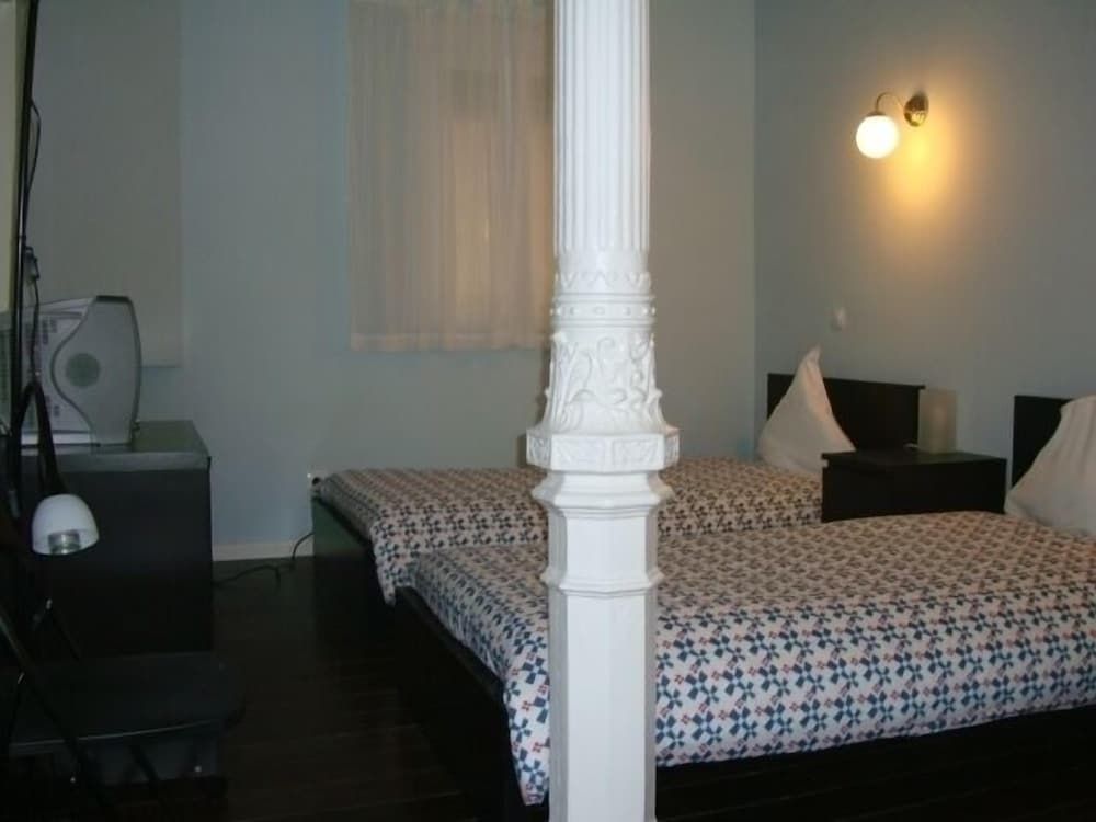 Hostal Pizarro Comfort Double Room, 2 Twin Beds, Courtyard View 2