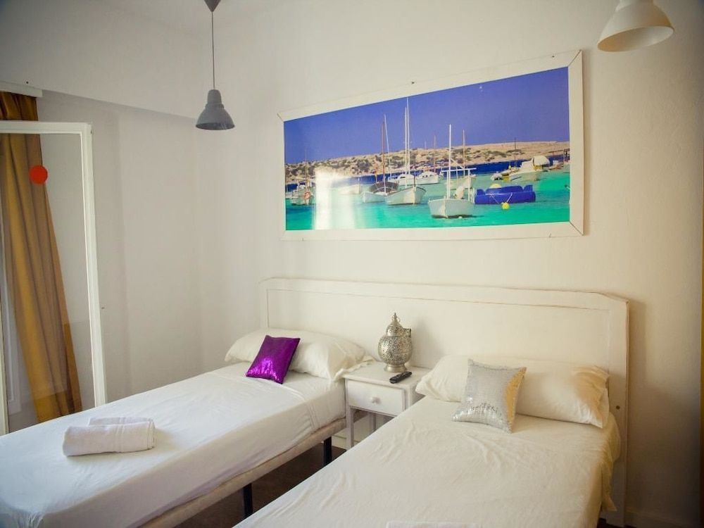 Hostal Sunset Ibiza Twin Room 3