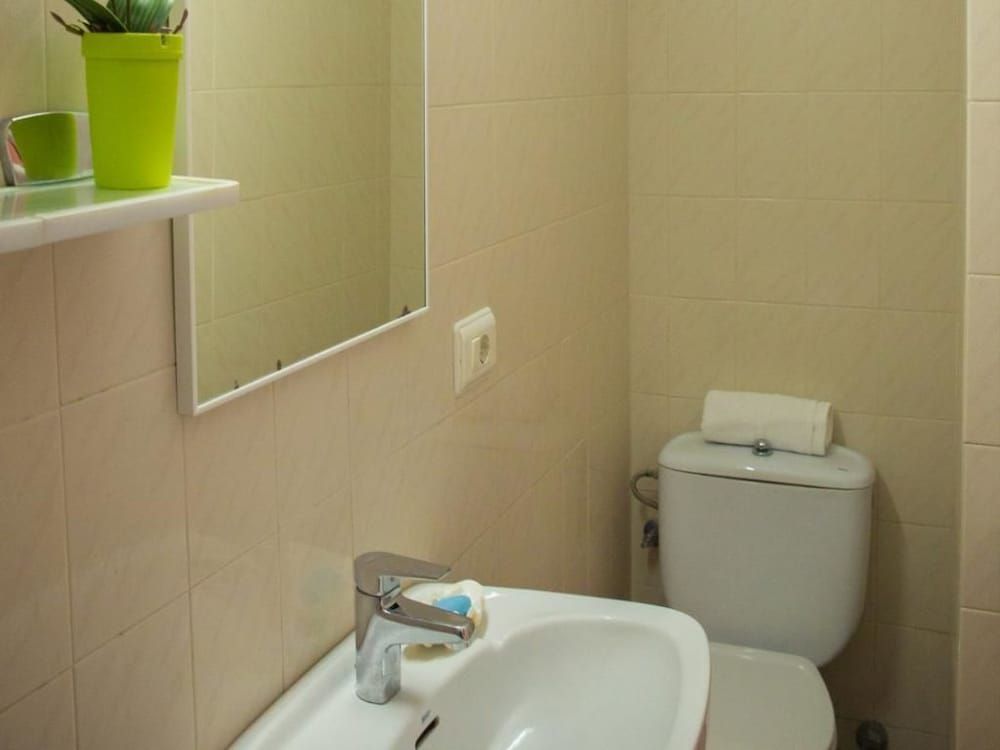 Hostal Sunset Ibiza Twin Room 4