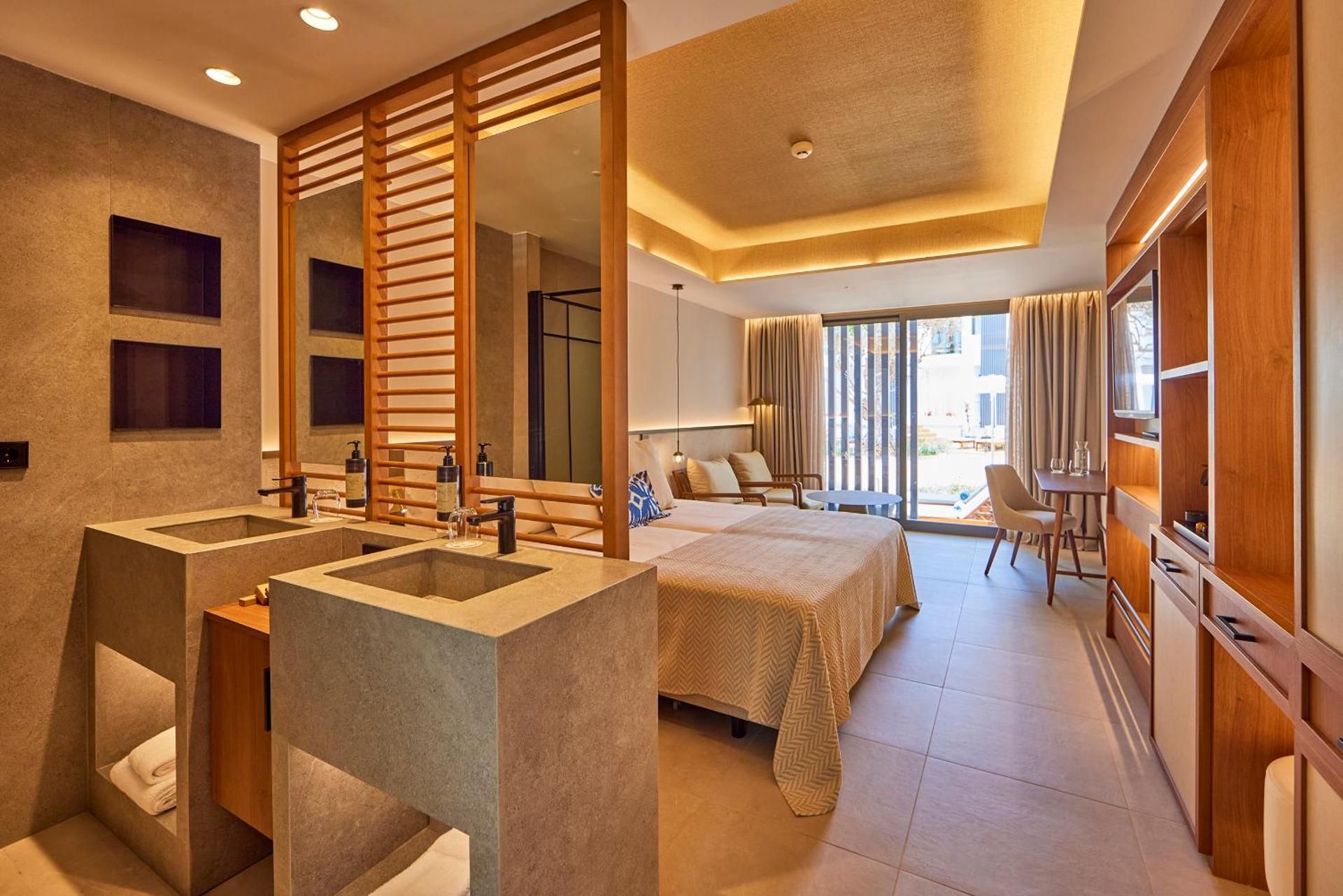 Universal Grand León & Spa Junior Suite with Sun Deck 3