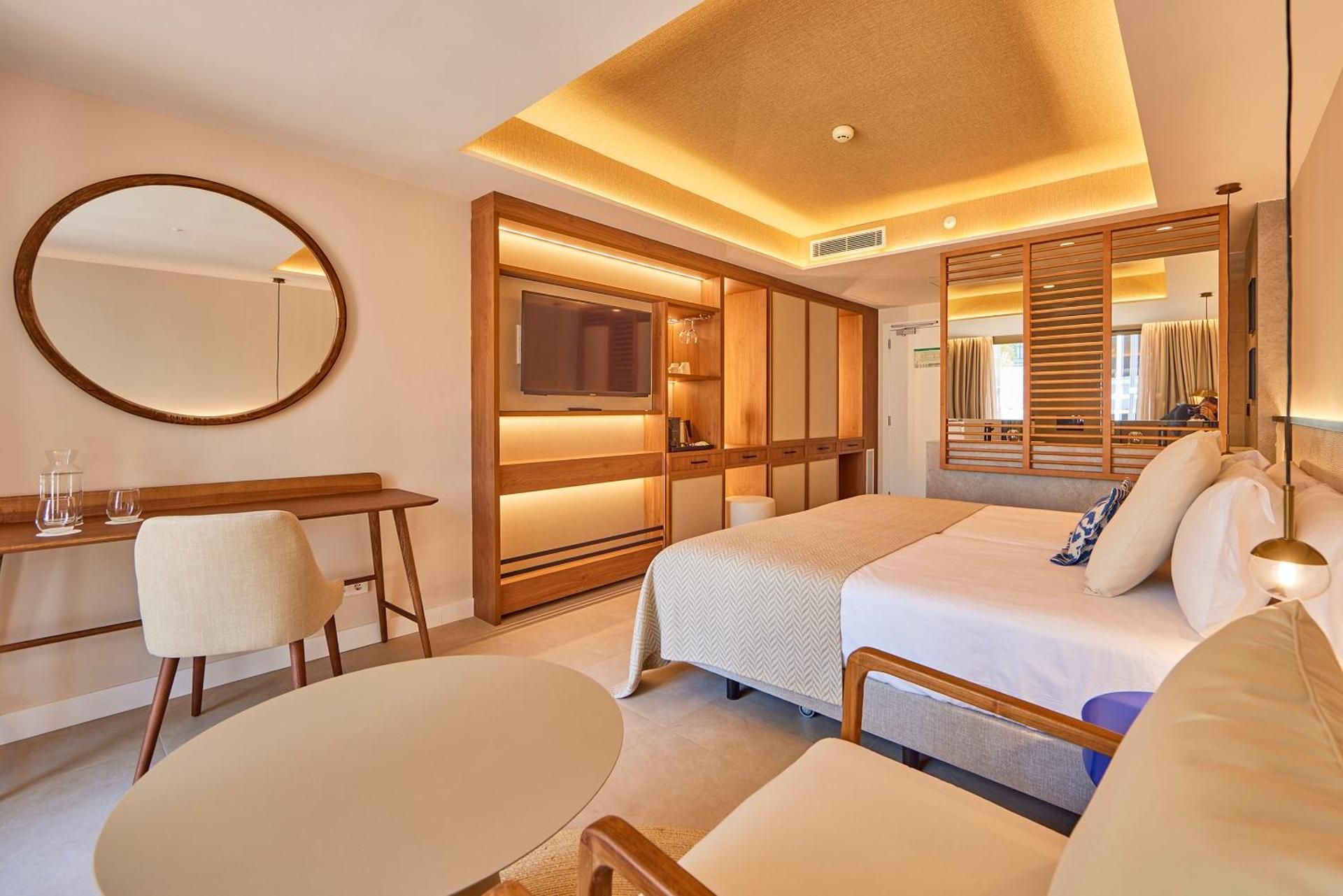 Universal Grand León & Spa Junior Suite with Sun Deck