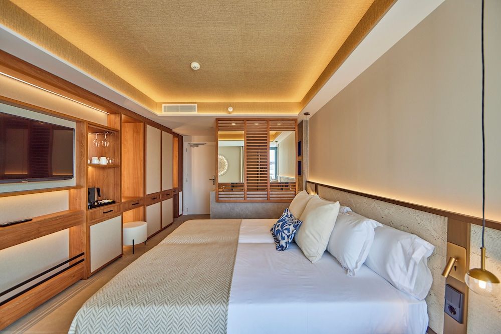 Universal Grand León & Spa Junior Suite, Terrace, Partial Sea View 4