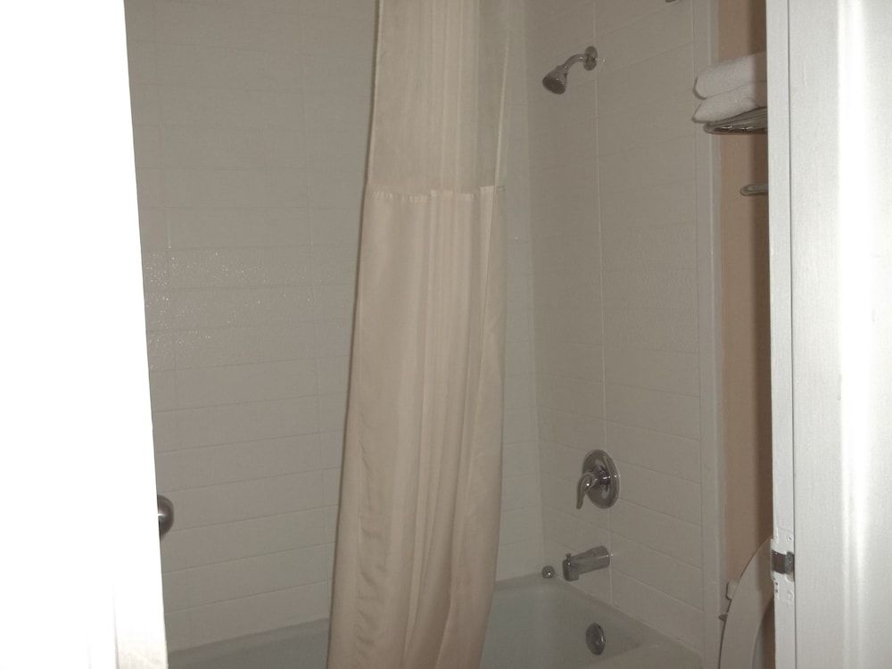 undefined Days Inn by Wyndham Fort Lauderdale Airport Cruise Port 9