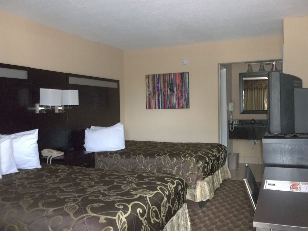 undefined Days Inn by Wyndham Fort Lauderdale Airport Cruise Port 5