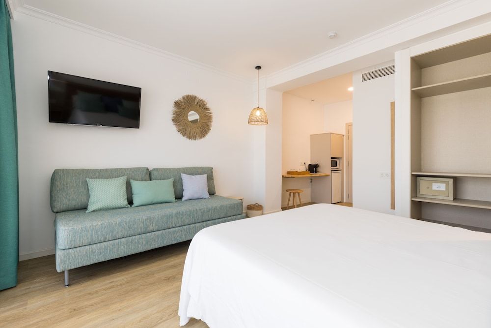 Double Room, Balcony, Pool View (3 adults)