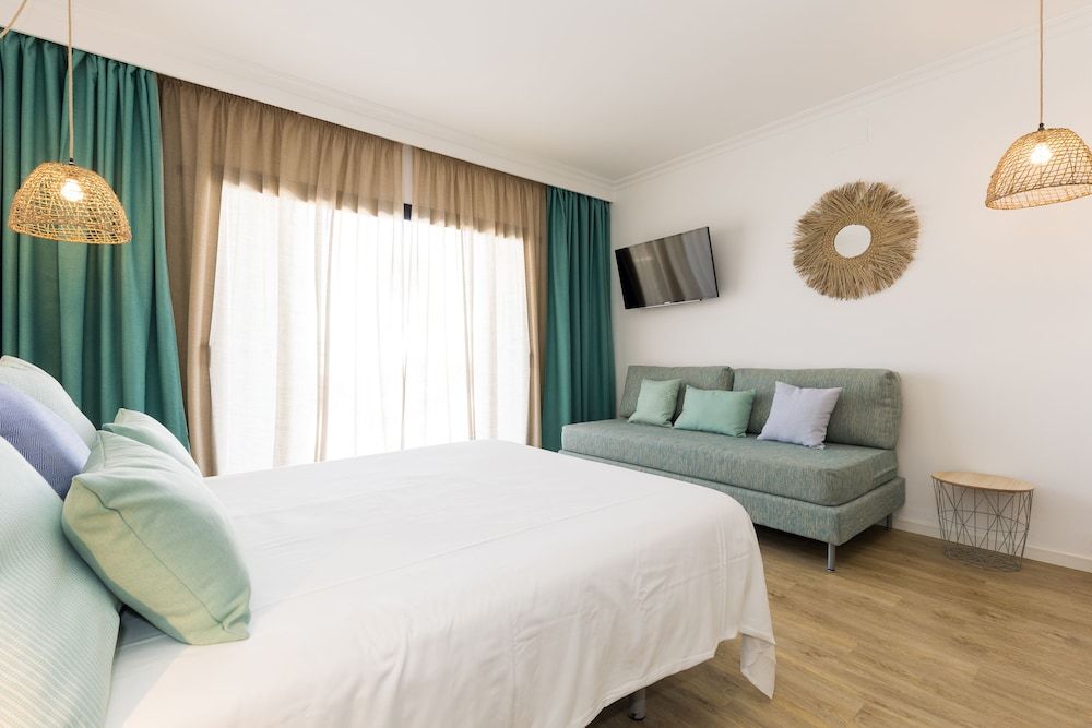 Double Room, Balcony, Pool View (3 adults)