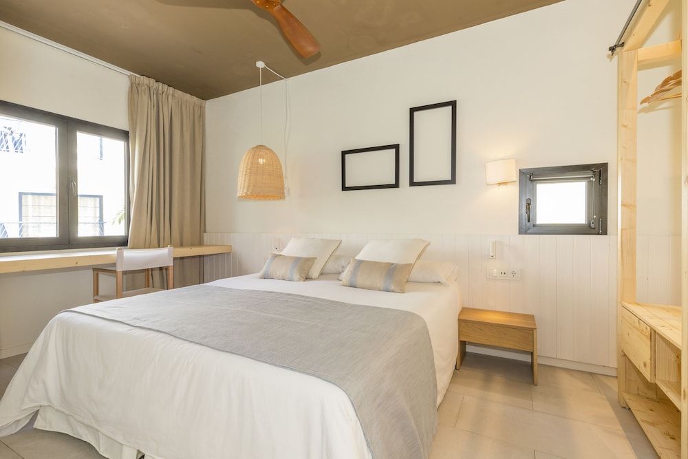 Suite, Pool View (2 adults + 2 children)