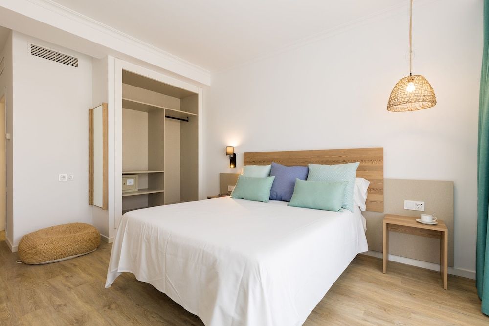 Double Room, Balcony (2 adults + 1 child)