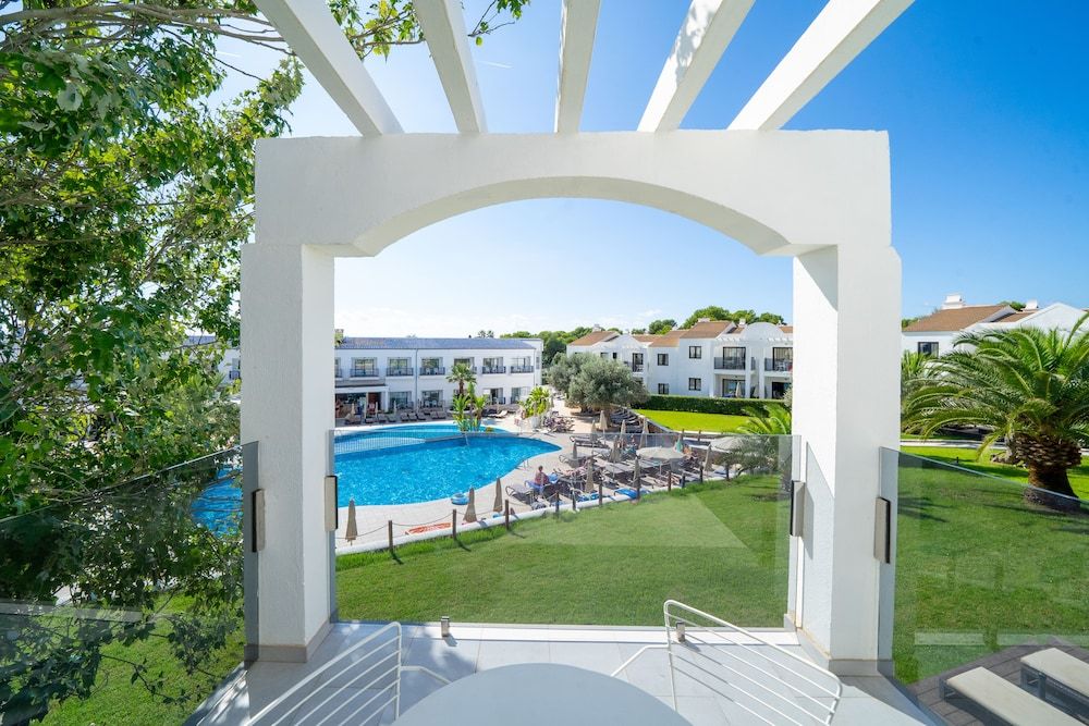 Suite, Pool View (2 adults + 2 children)