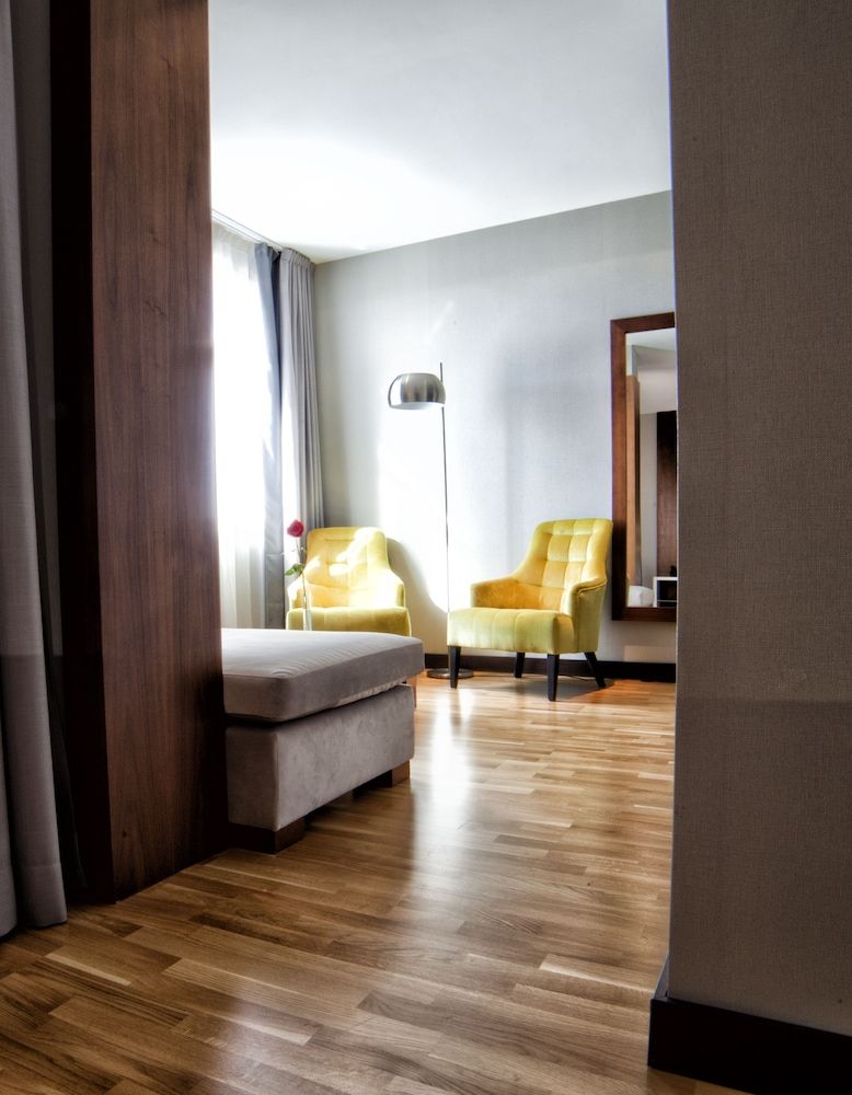 Hotel Parque Real Junior Suite (Living Room) 7