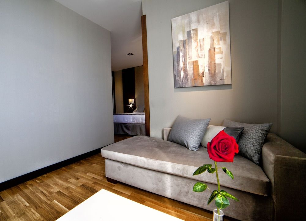 Hotel Parque Real Junior Suite (Living Room) 8