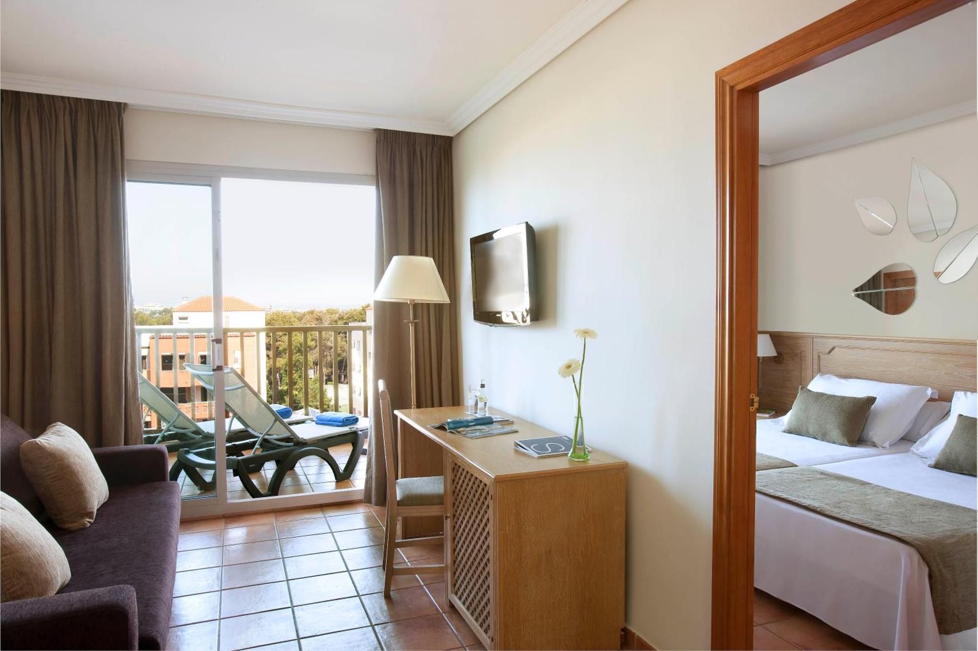 Family Room (2 Adults + 2 Children up to 10 years old)