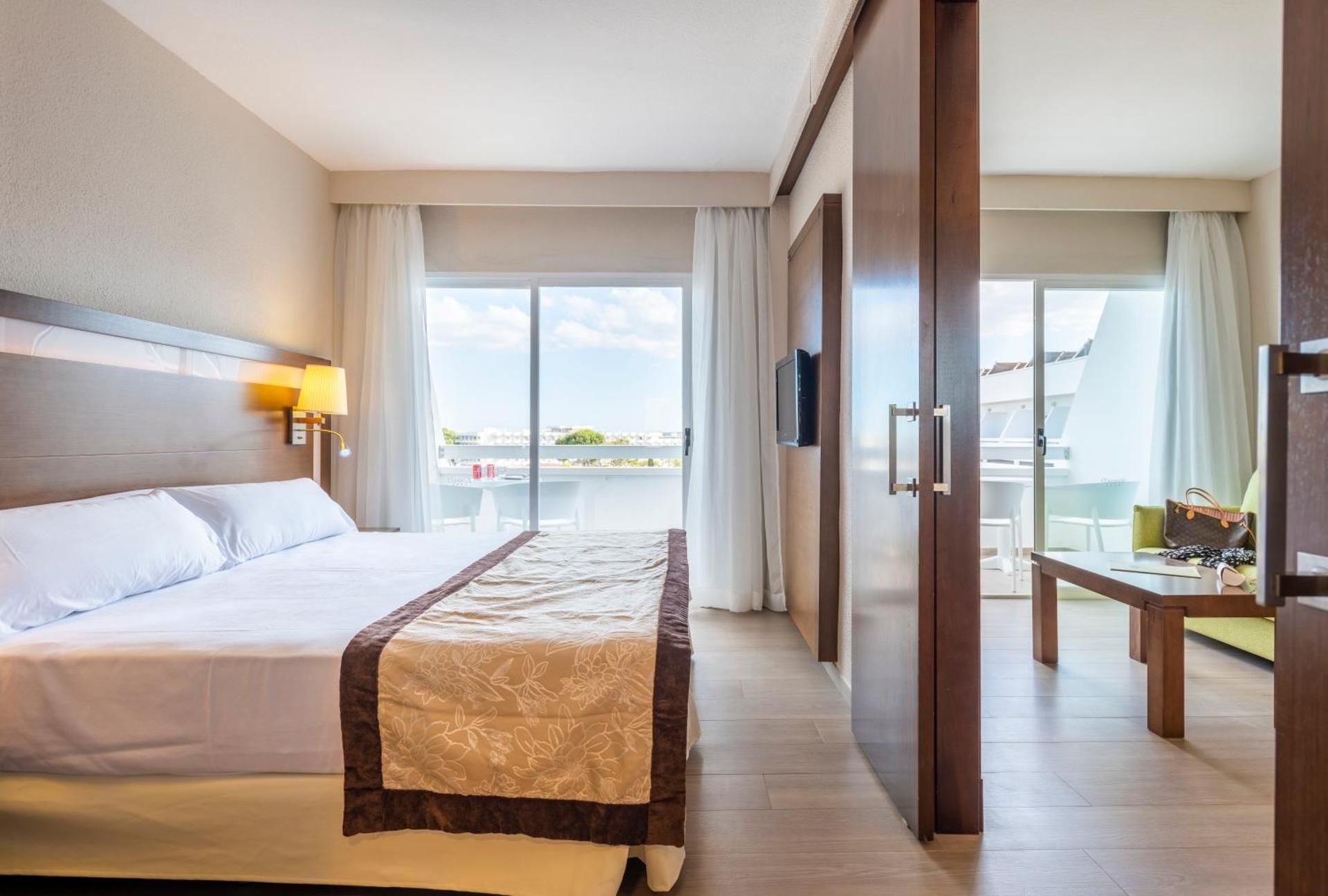 Suite with Side Sea View