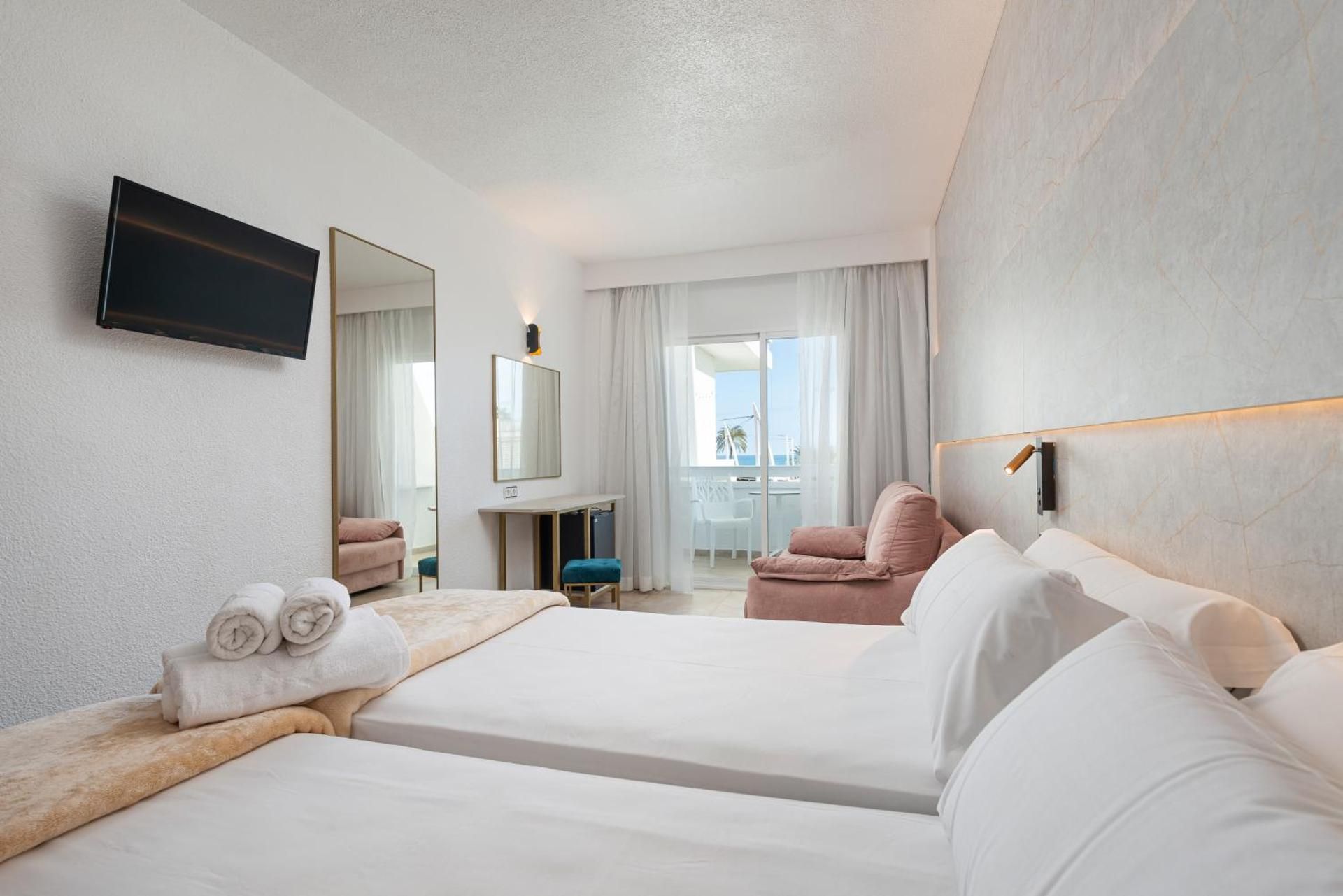 Double Room (2 Adults + 1 Child )