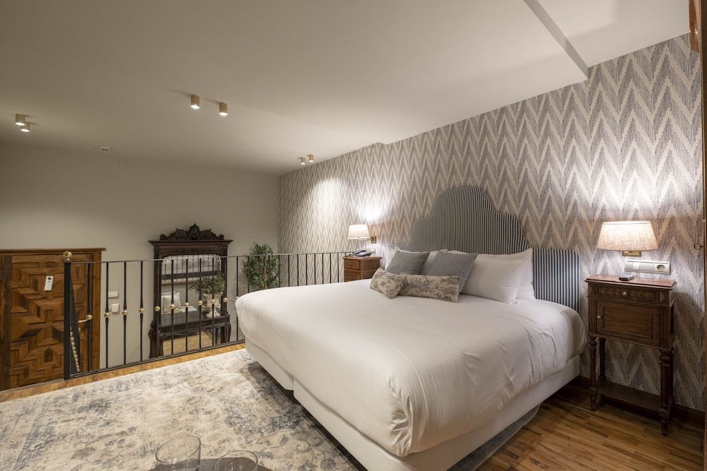 Hotel Cetina Palacio de los Salcedo Superior Double Room (Interior) 3