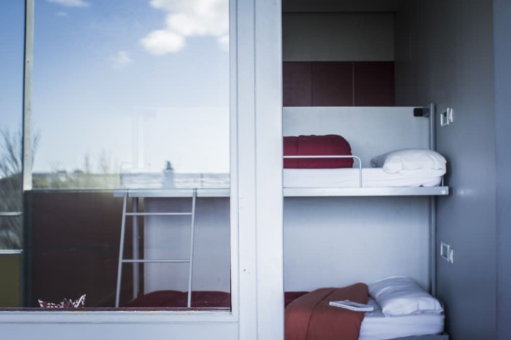 Centre Esplai Hostel Family Room, Balcony (5 pax) 4