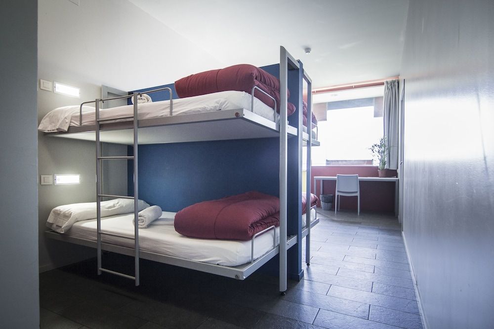 Centre Esplai Hostel Family Room, Balcony (5 pax) 6