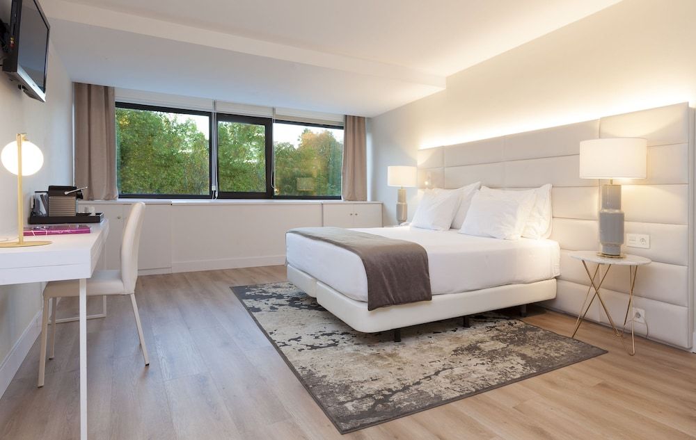 Hotel Tres Reyes Pamplona Junior Double or Twin Room 4