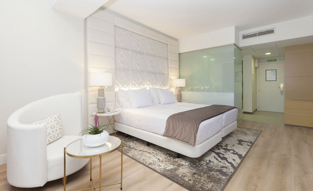 Hotel Tres Reyes Pamplona Junior Double or Twin Room 2