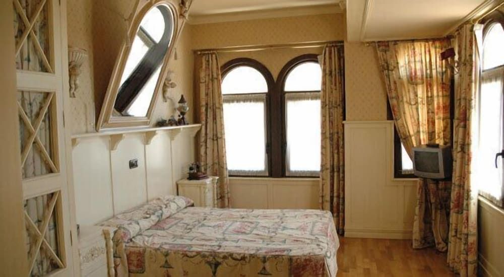 Hotel Juan Carlos I Double Room Single Use 4