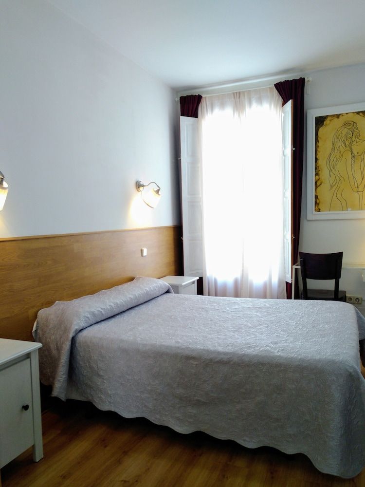Hostal Nersan II Basic Double Room, 1 Double Bed, Private Bathroom, City View 2