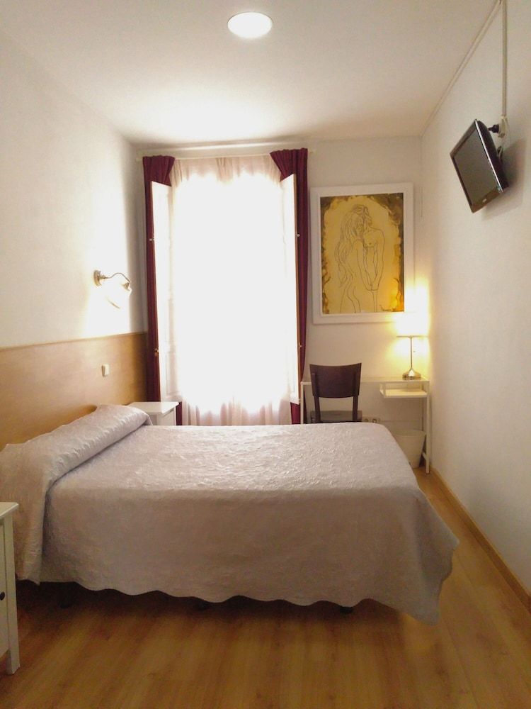 Hostal Nersan II Basic Double Room, 1 Double Bed, Private Bathroom, City View 6