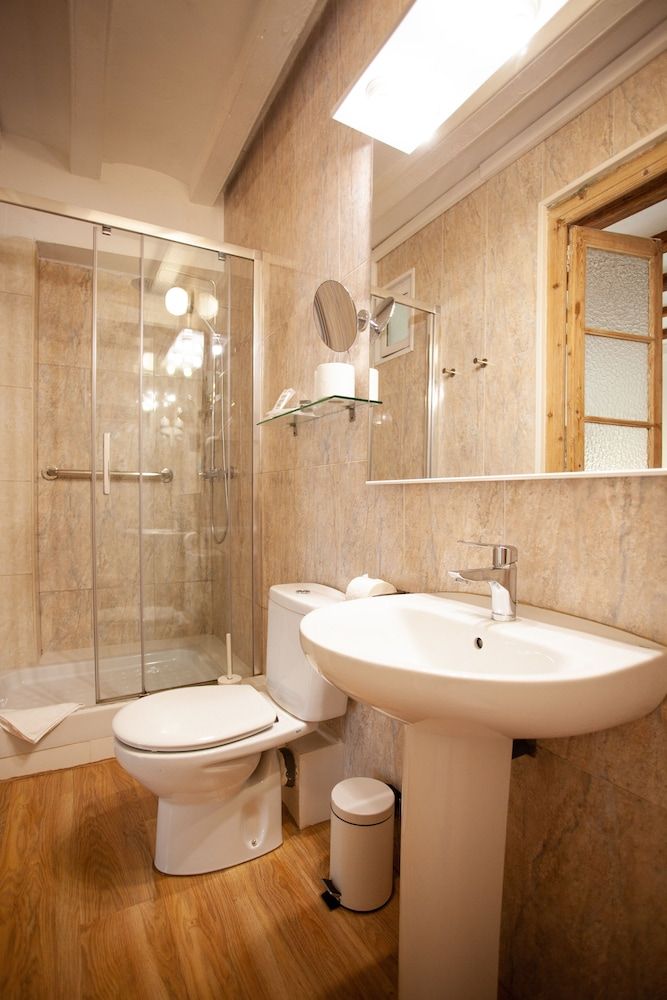 Las Ramblas Pasaje Bacardi Apartments Family Apartment, 2 Bedrooms (Bacardi 6 pax) 13