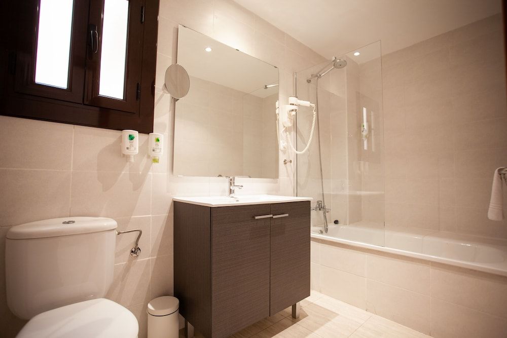 Las Ramblas Pasaje Bacardi Apartments Family Apartment, 2 Bedrooms (Bacardi 6 pax) 12