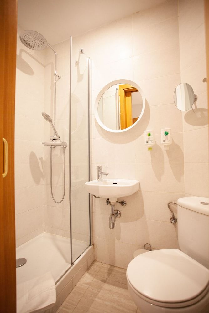 Las Ramblas Pasaje Bacardi Apartments Family Apartment, 2 Bedrooms (Bacardi 6 pax) 14