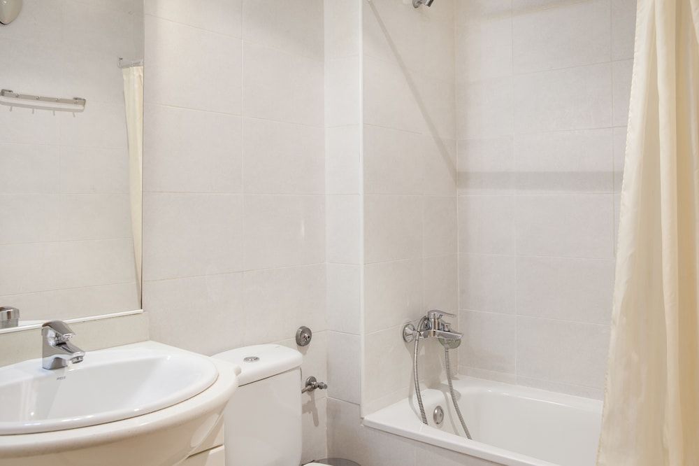 Las Ramblas Pasaje Bacardi Apartments Family Apartment, 2 Bedrooms (Bacardi 6 pax) 11