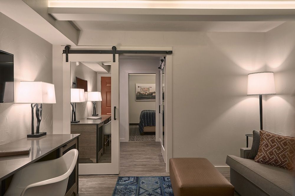 Fredericksburg Inn & Suites Suite, 1 Bedroom 10