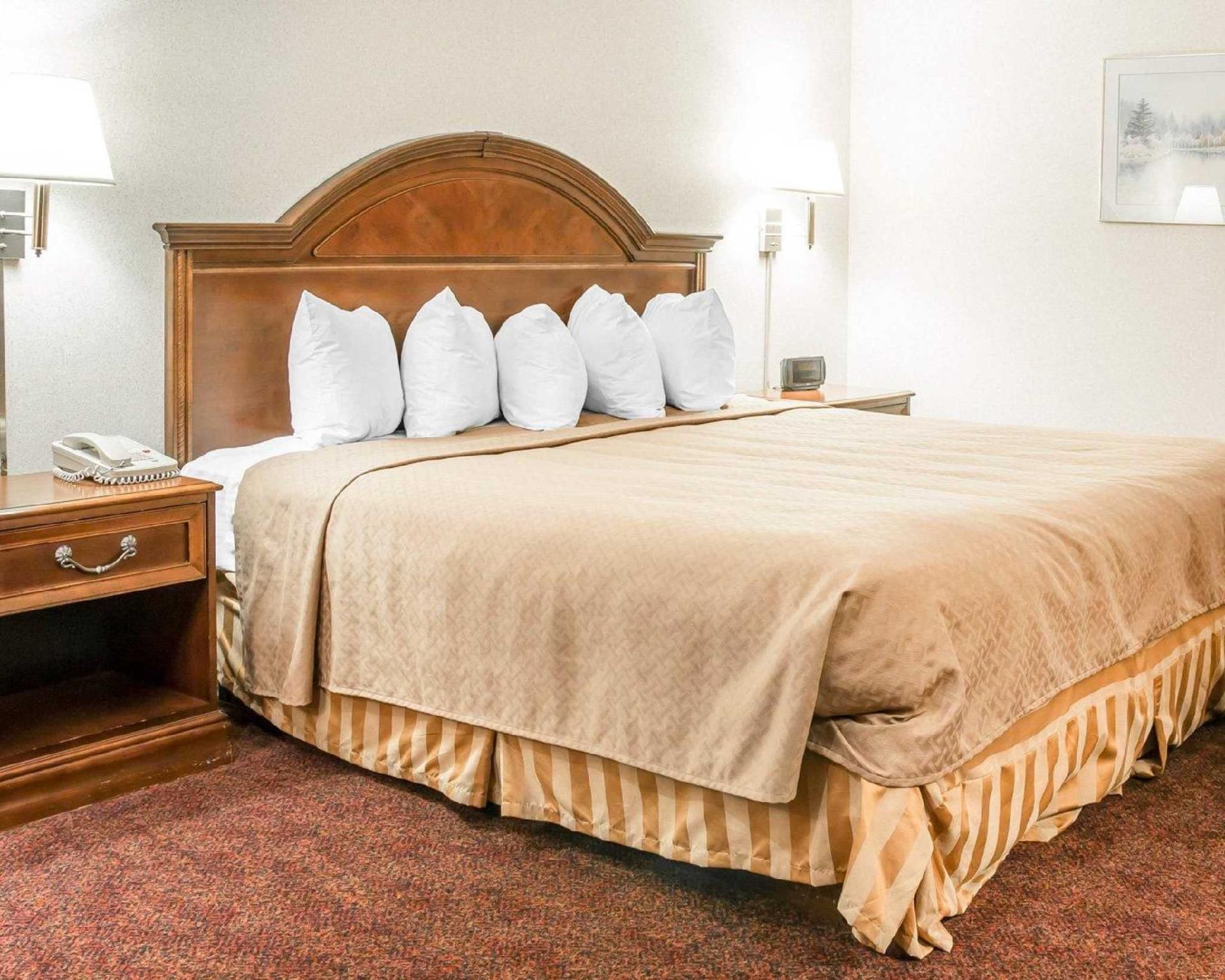 1 King Bed Nonsmoking
