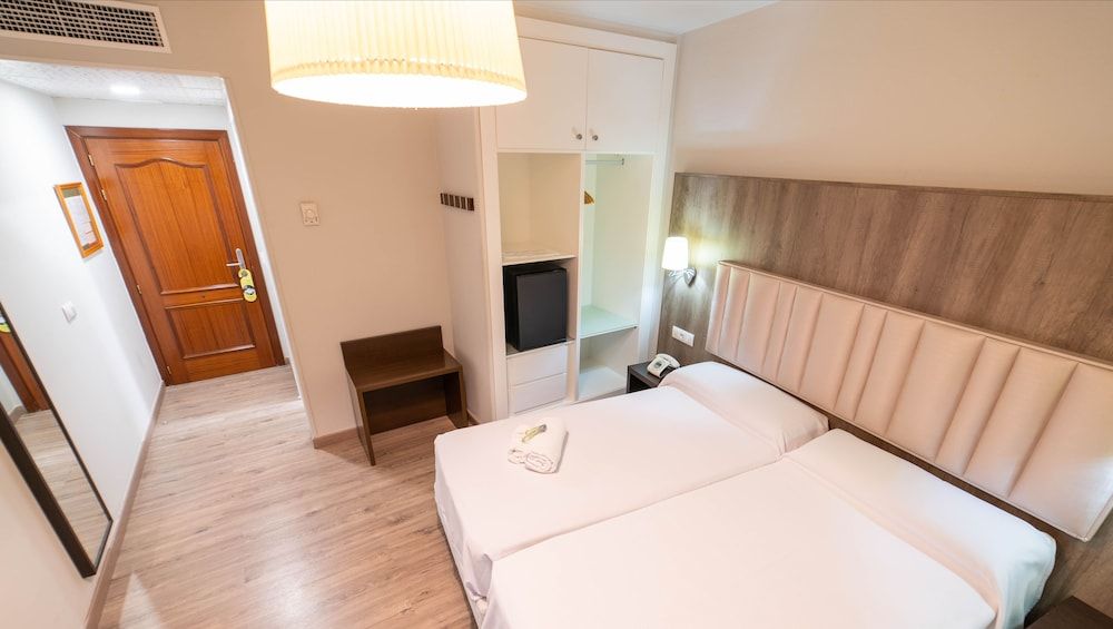 Hotel Sercotel Doña Carmela Standard Twin Room 3