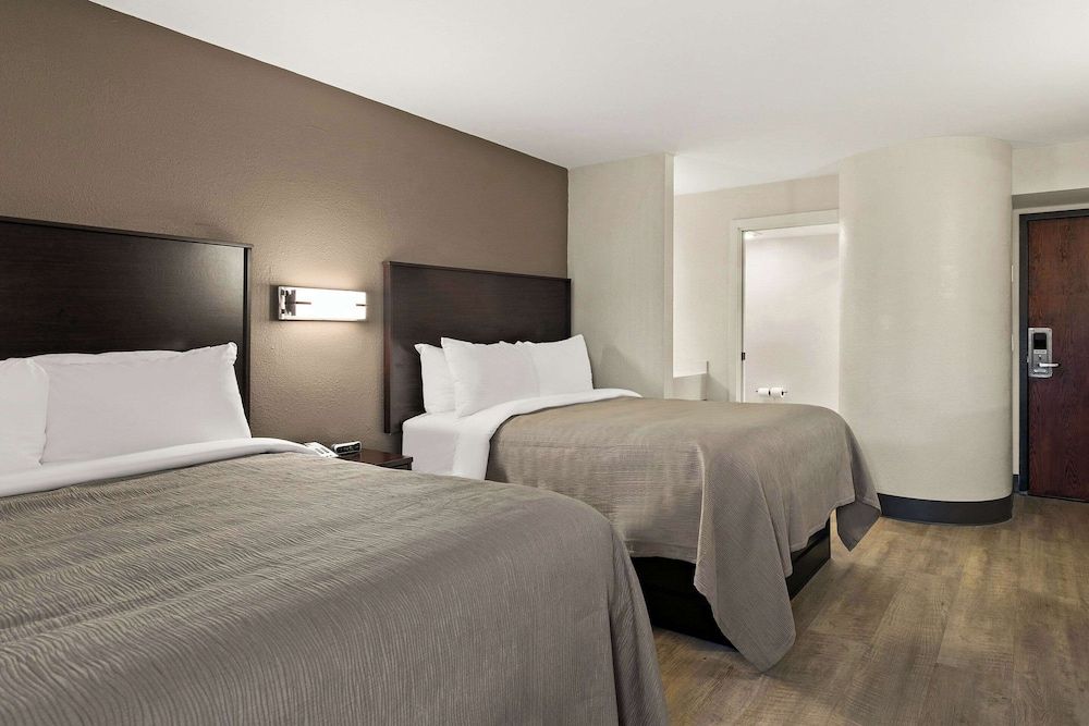 Quality Inn Standard Room, 2 Queen Beds, Non Smoking 5