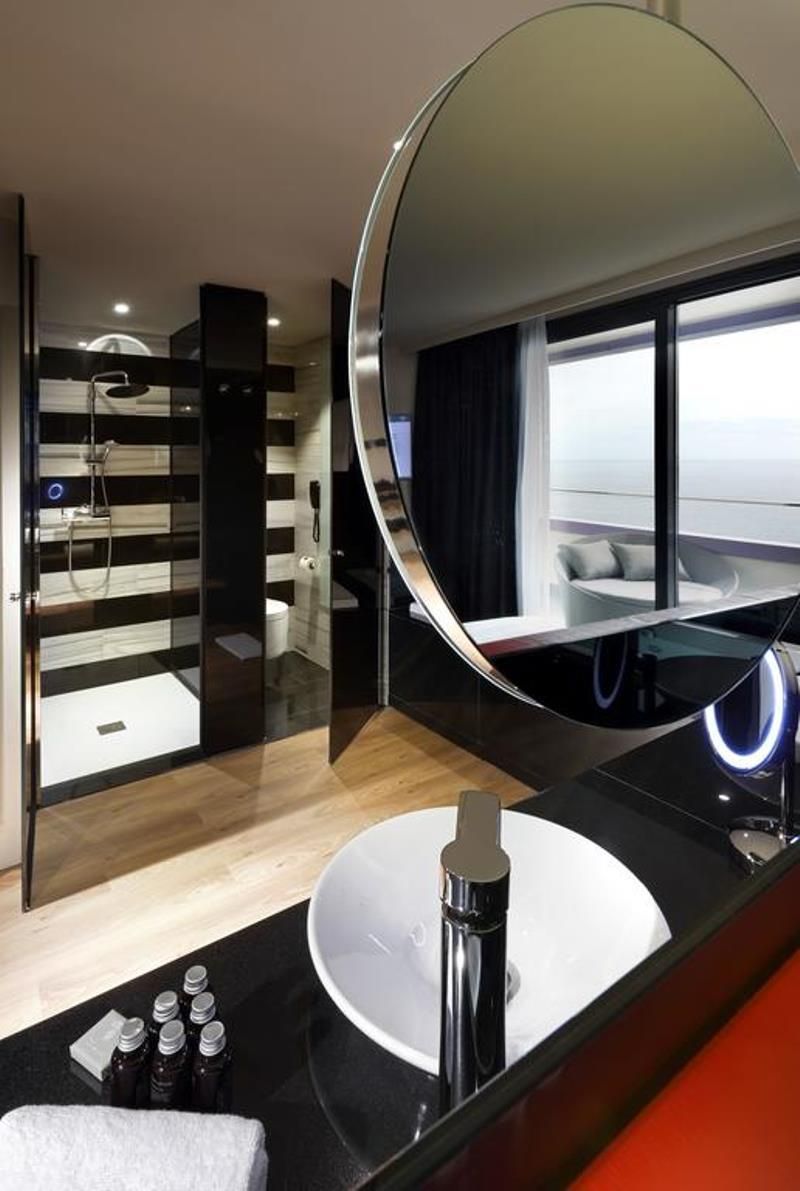Silver Studio Suite for 2 Adults and 1 Child