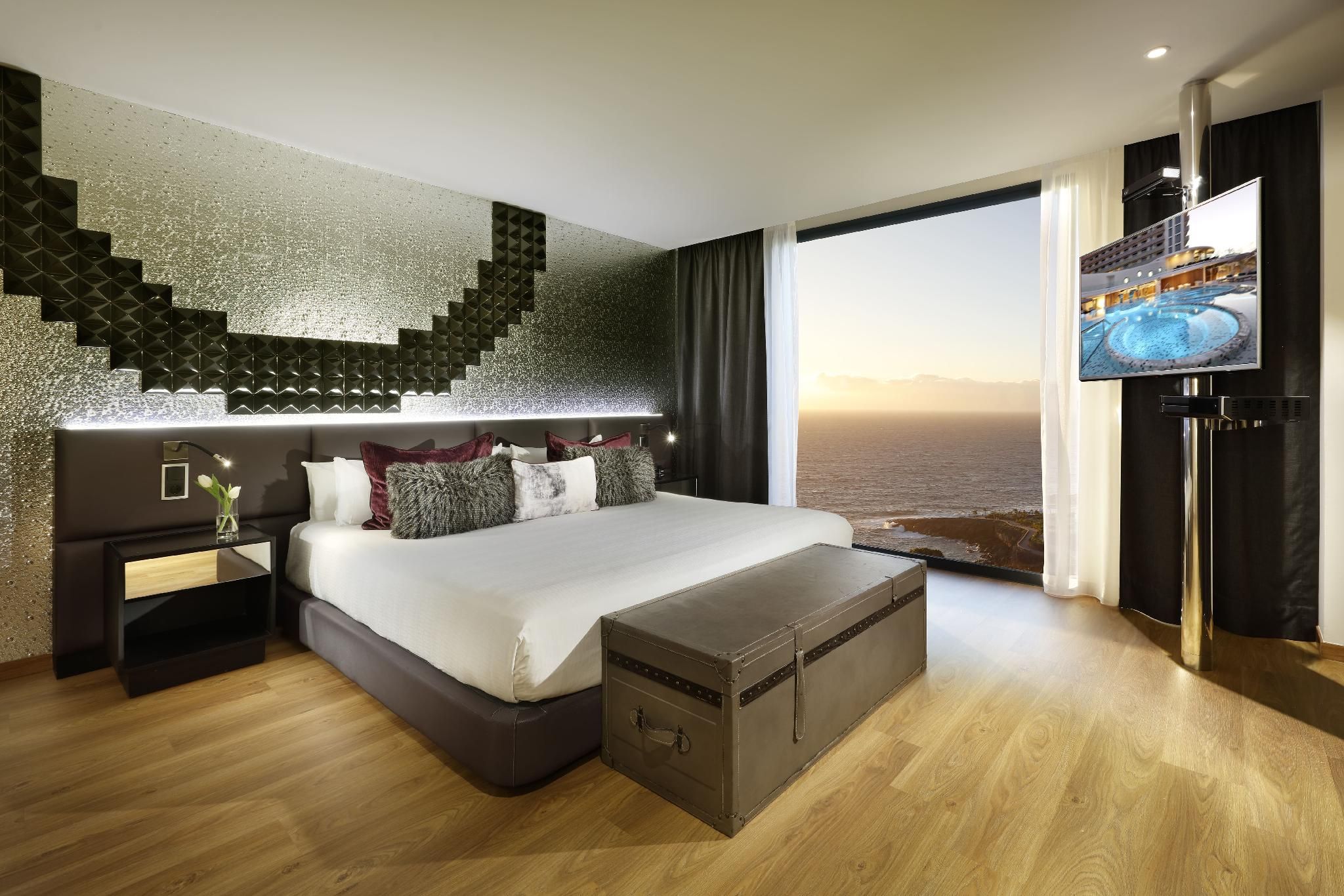 Rock Gold Suite for 3 Adults and 1 Child