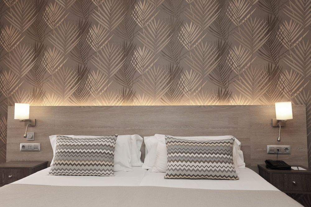 Hotel Puerto Palace Triple Room, Pool View 2