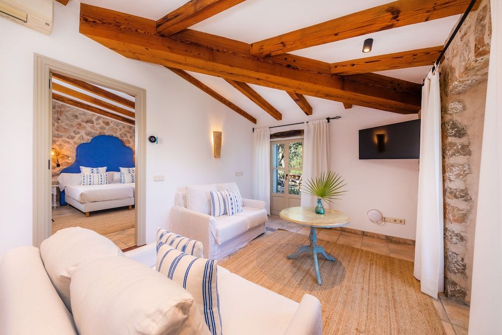 Premium Suite, Double and Twin, Garden or Mountain View