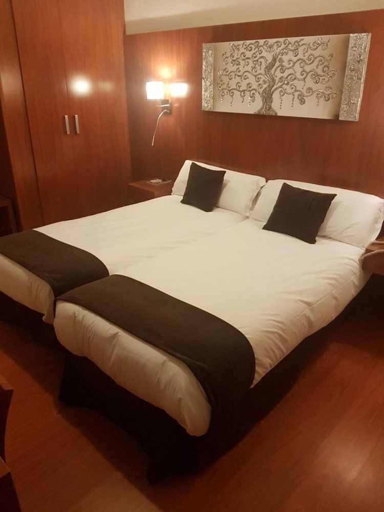 Hotel Familia Conde Standard Double or Twin Room (Parking included) 3