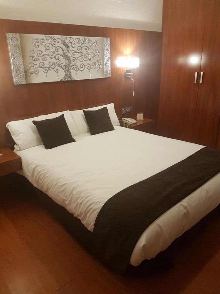 Hotel Familia Conde Standard Twin Room (Extra bed/Cama Supletoria) 3