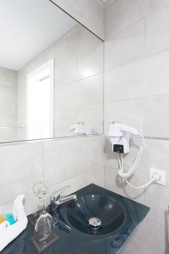 Hotel Familia Conde Double Room, 2 Twin Beds 5