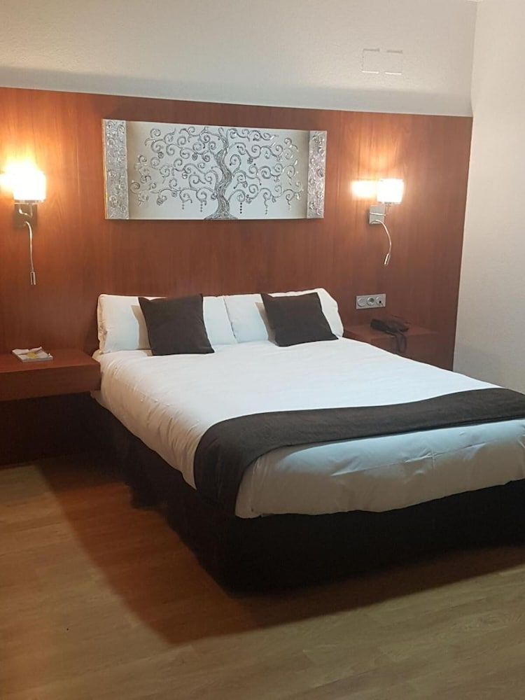 Hotel Familia Conde Standard Double or Twin Room (Parking included) 2